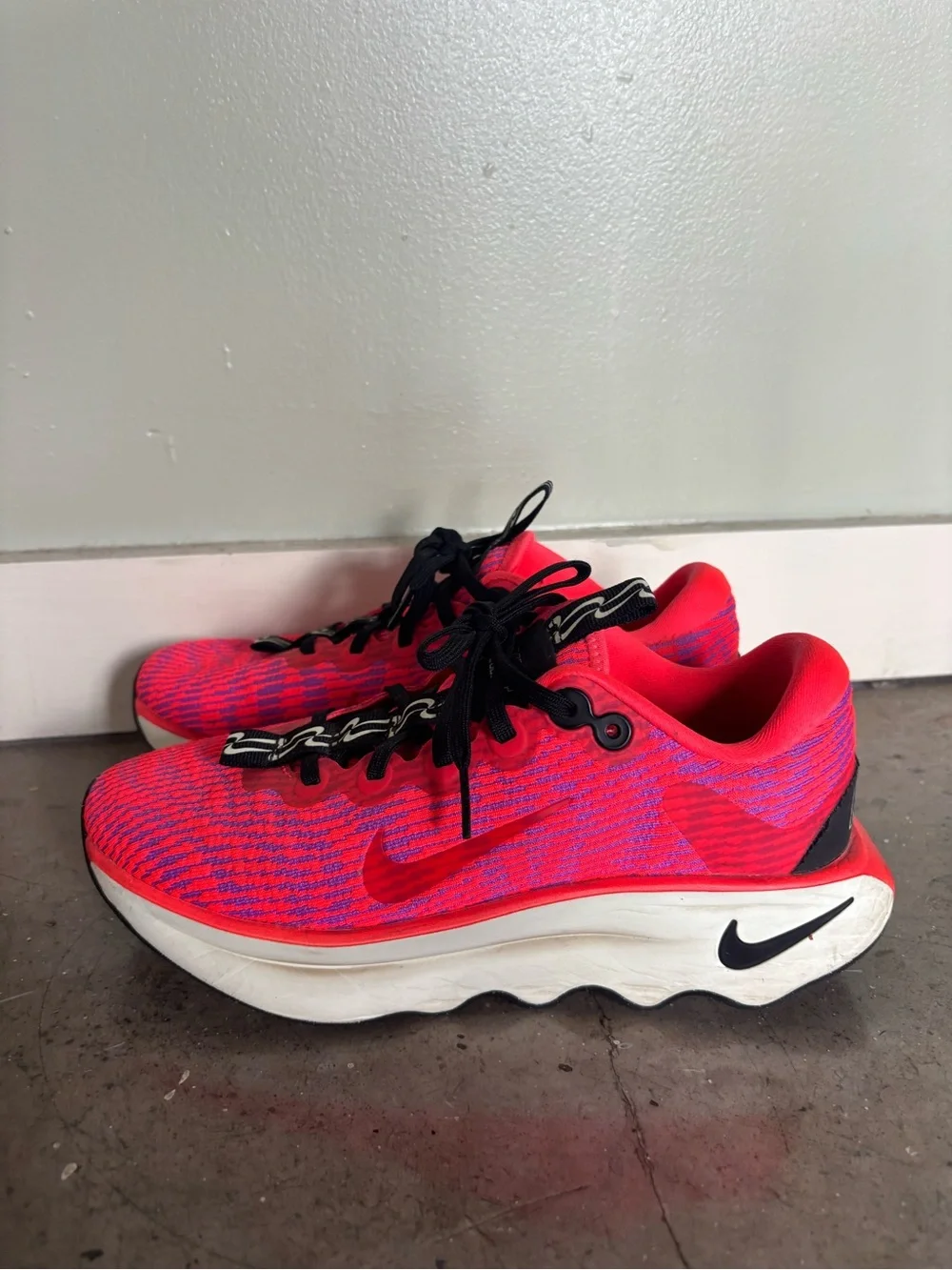 Nike Motiva Sneakers - W Size 8